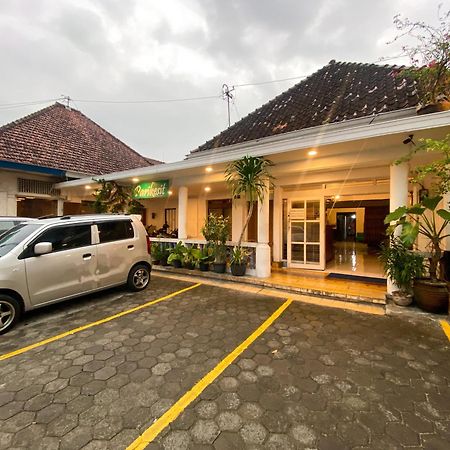 Parikesit Guest House Yogyakarta Extérieur photo