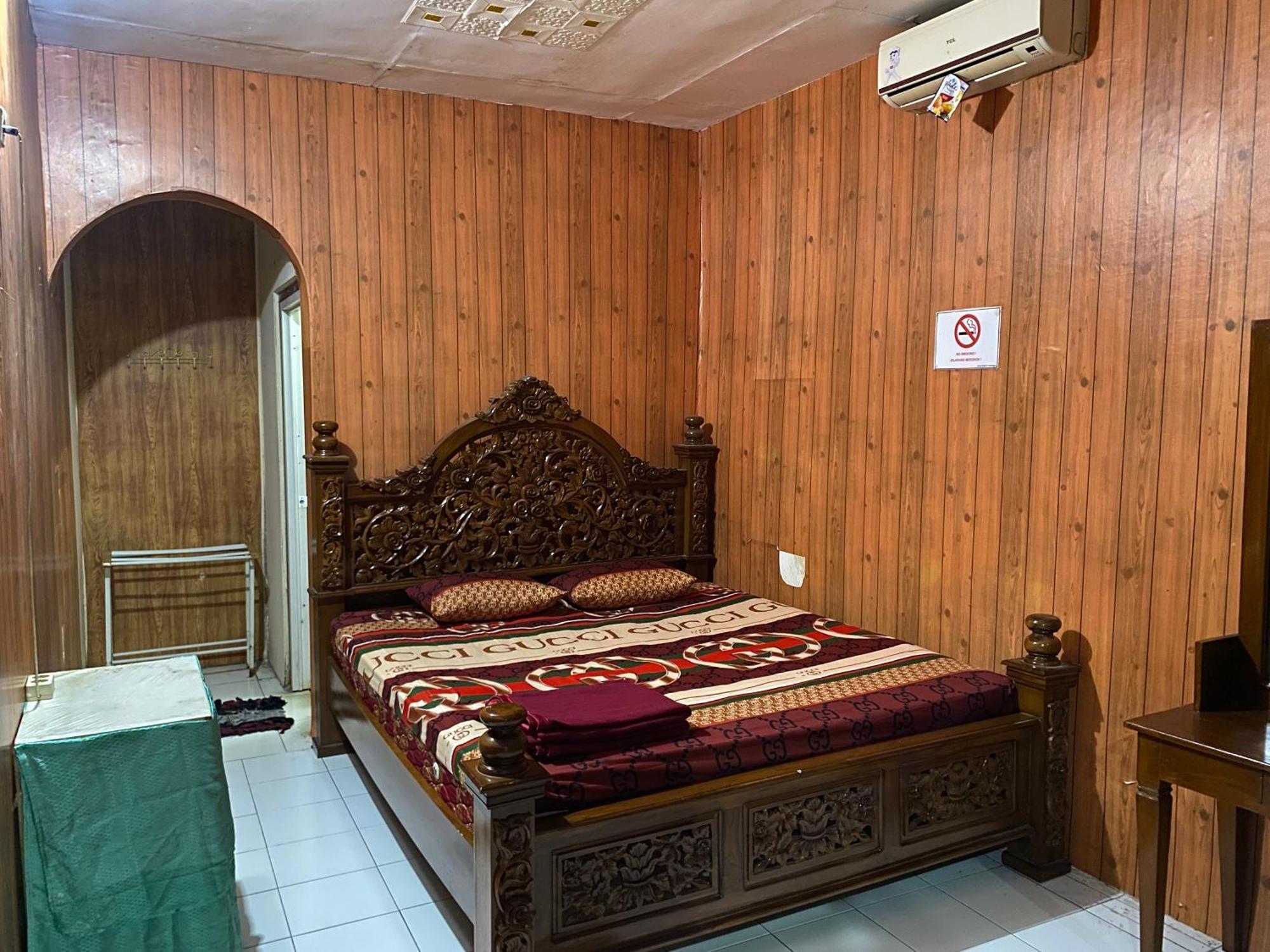 Parikesit Guest House Yogyakarta Extérieur photo