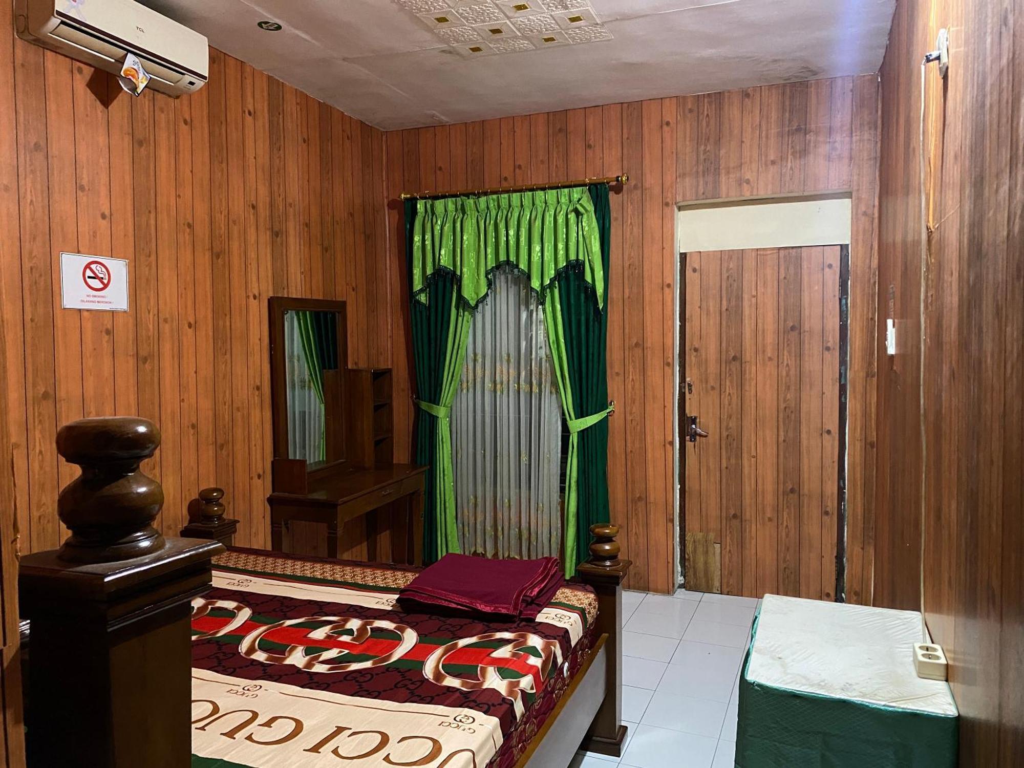 Parikesit Guest House Yogyakarta Extérieur photo