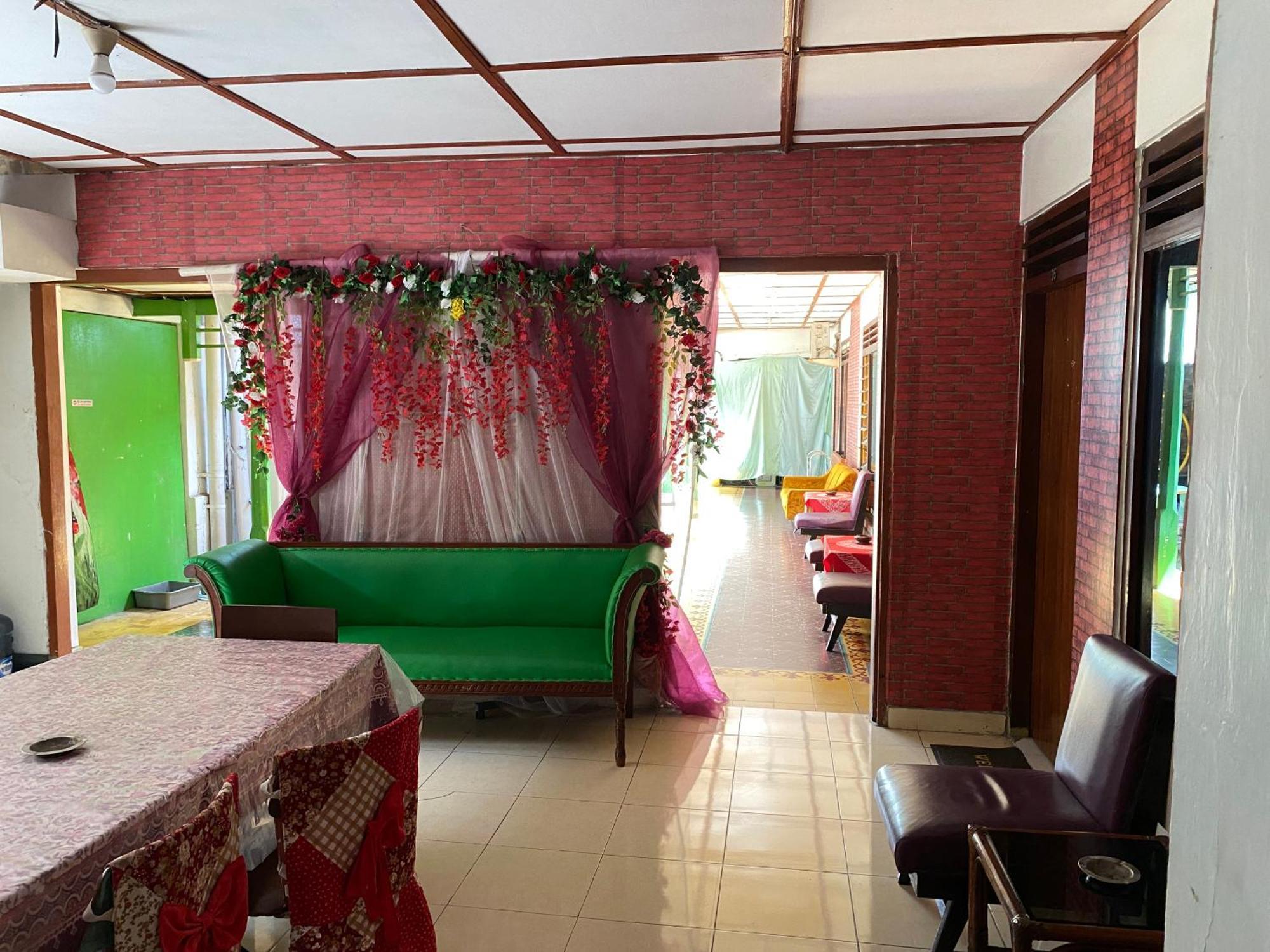 Parikesit Guest House Yogyakarta Extérieur photo