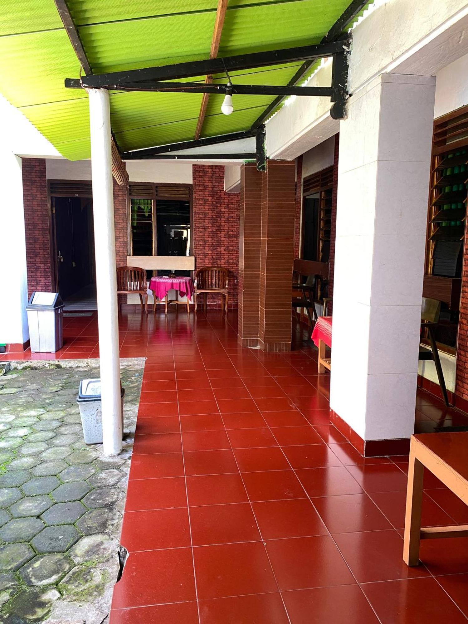 Parikesit Guest House Yogyakarta Extérieur photo