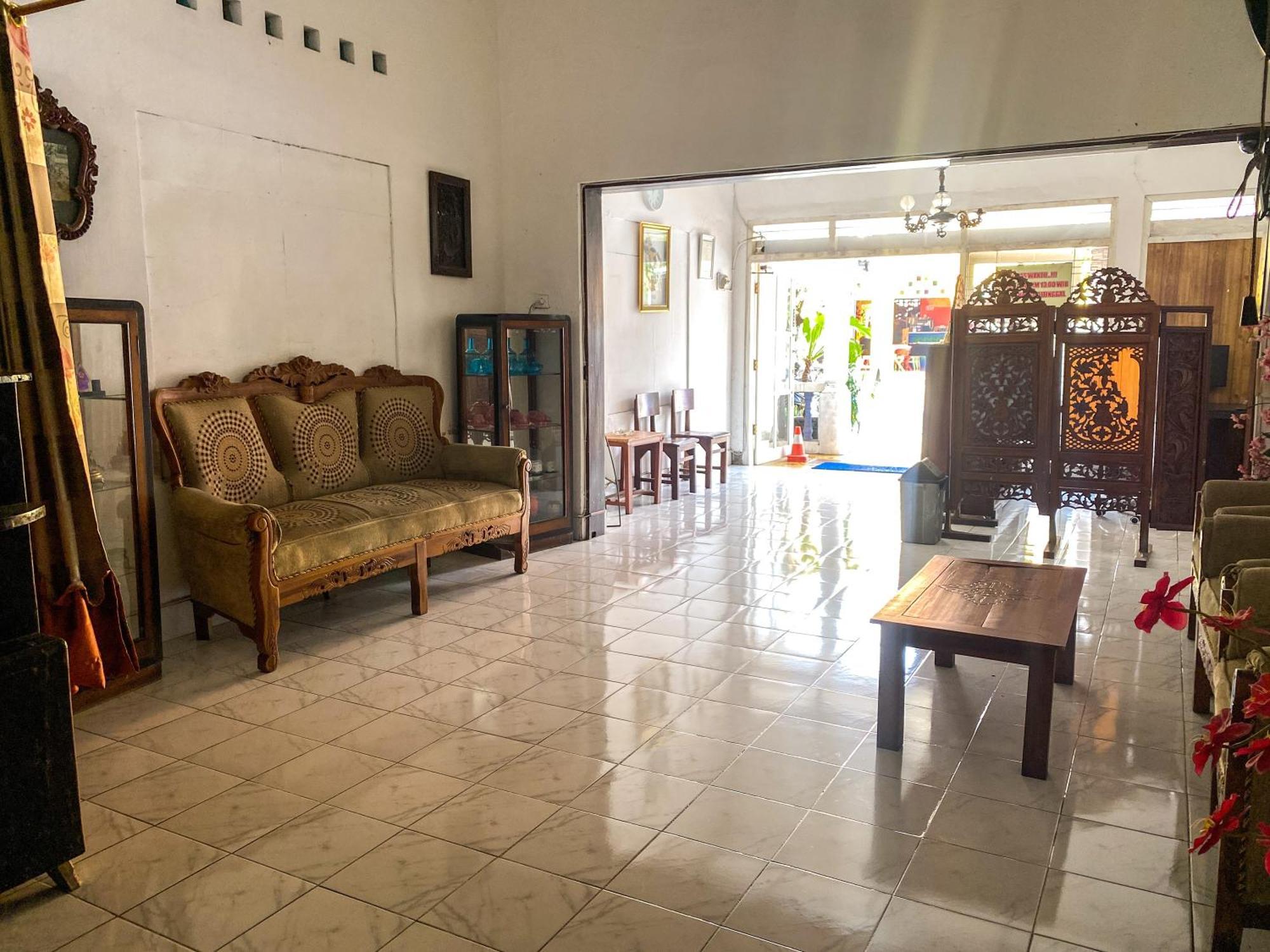 Parikesit Guest House Yogyakarta Extérieur photo