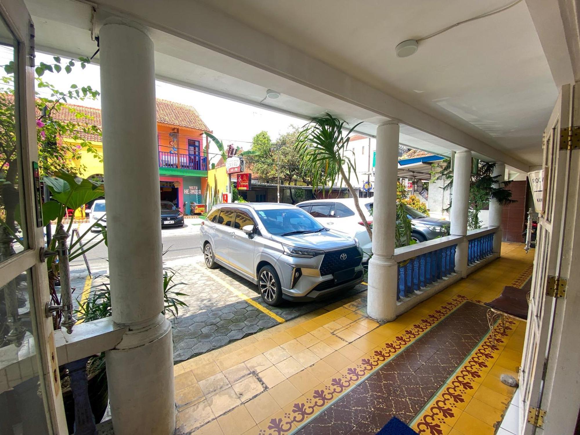 Parikesit Guest House Yogyakarta Extérieur photo