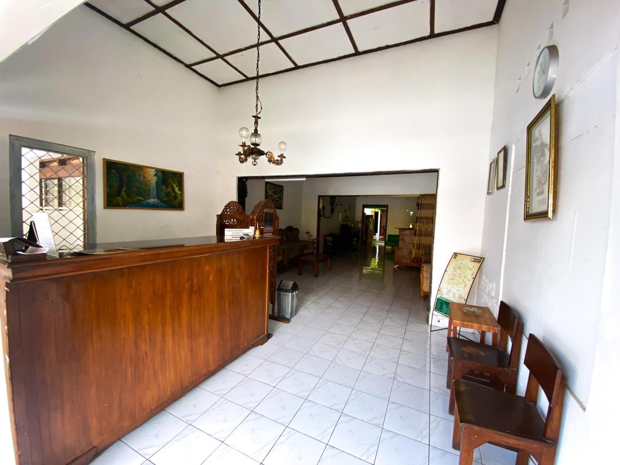 Parikesit Guest House Yogyakarta Extérieur photo