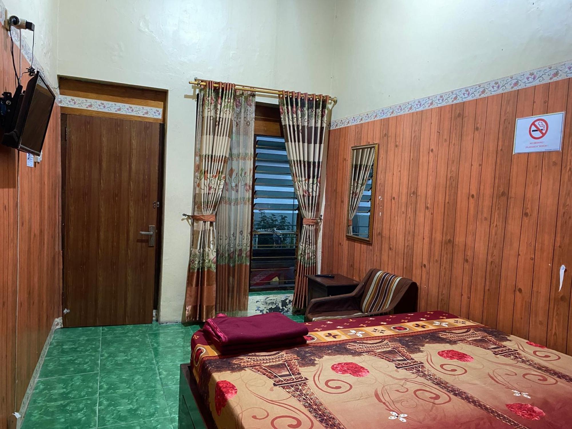 Parikesit Guest House Yogyakarta Extérieur photo