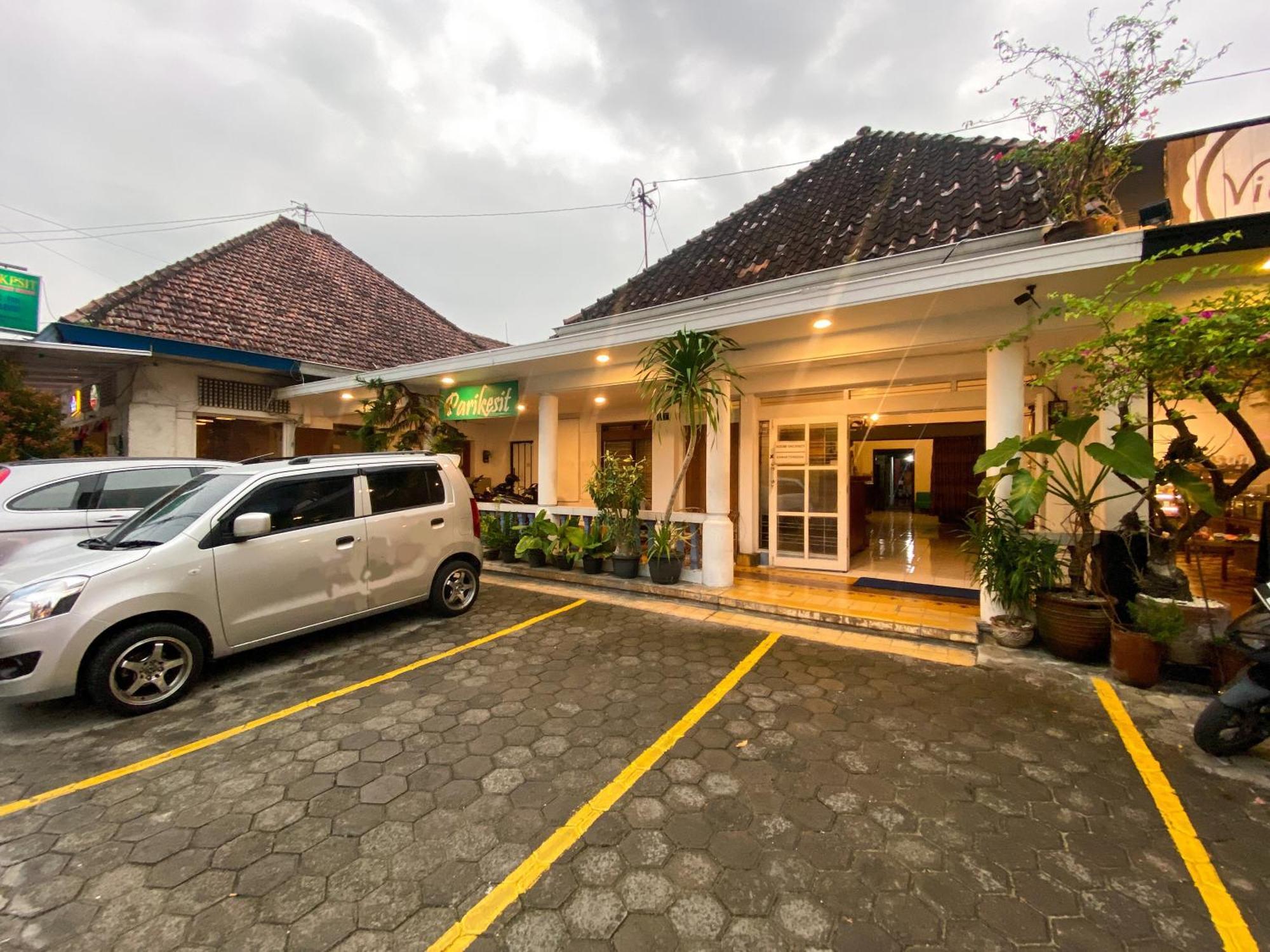 Parikesit Guest House Yogyakarta Extérieur photo